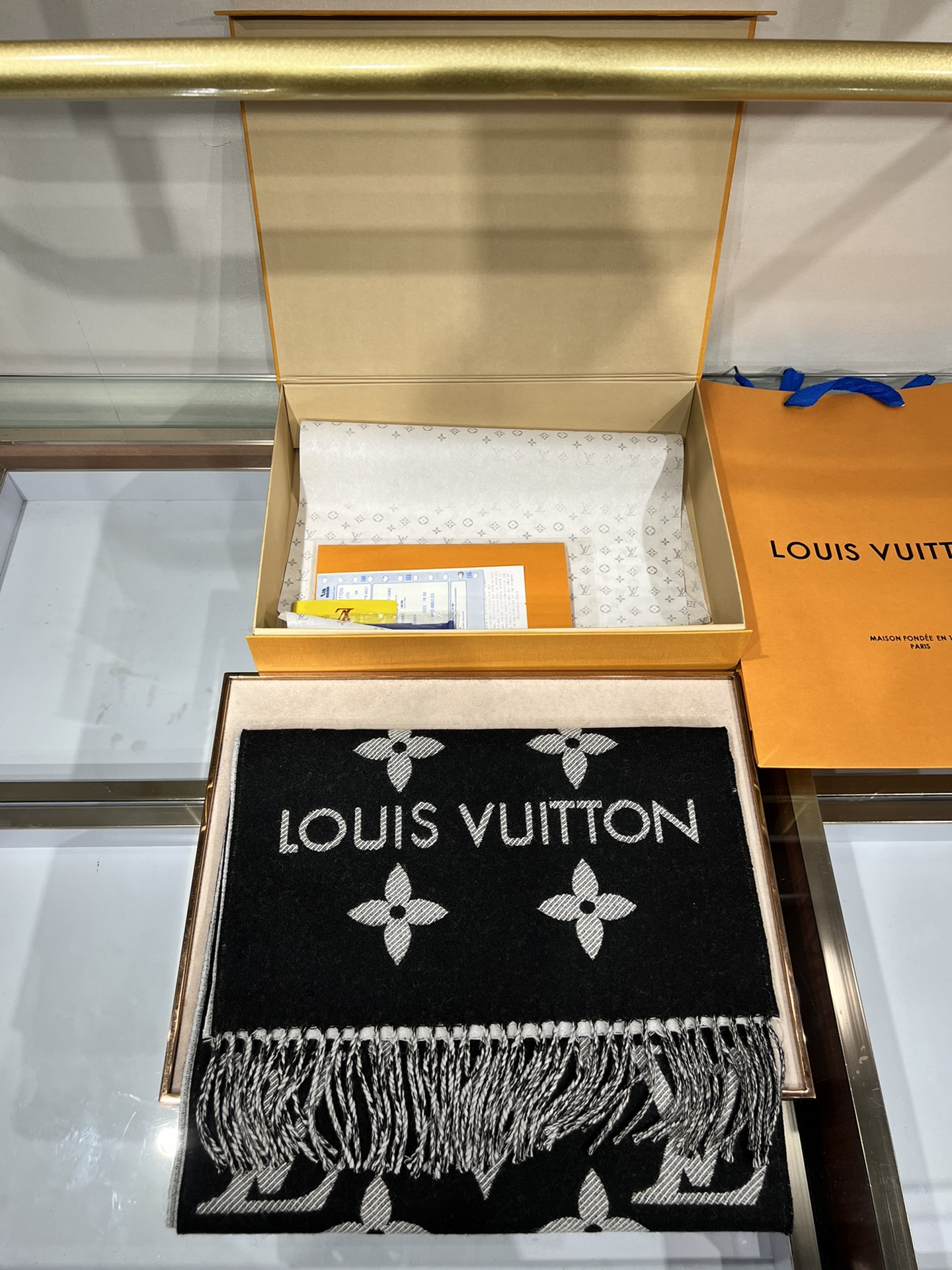 LV Simply Scarves